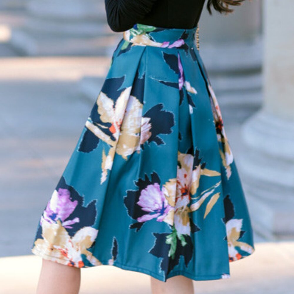 LIKE NEW Chicwish Floral Skirt